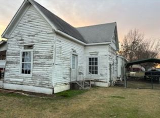 100 6th St, Forreston, TX 76041