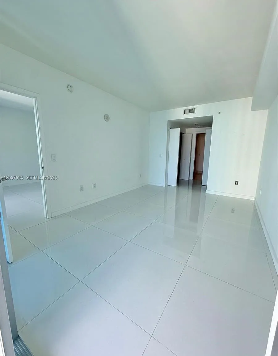 1100 Millecento Residences — Photo 2
