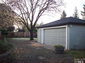2nd image of 1021 Temple Ave
