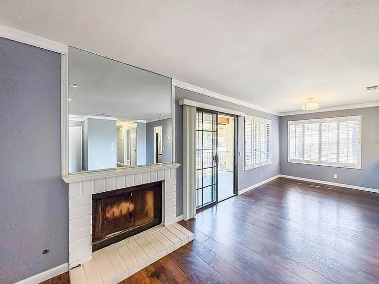 1020 Grape St — Photo 2