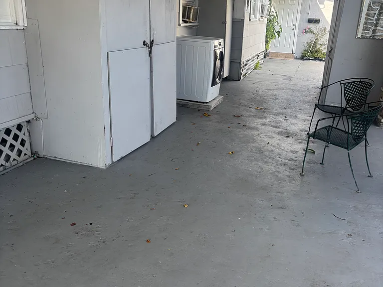 65 NW 33rd St #REAR — Photo 4