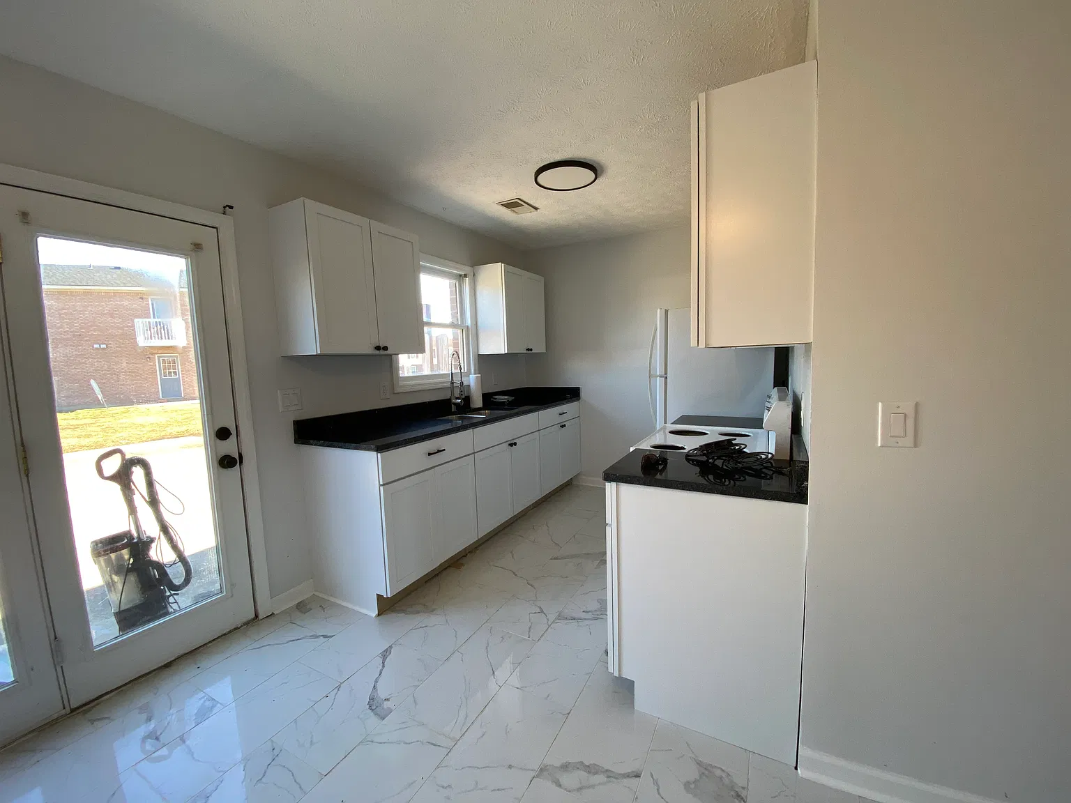 2 bed, 1.5 bath, 850 sqft, $1,000 — Photo 3
