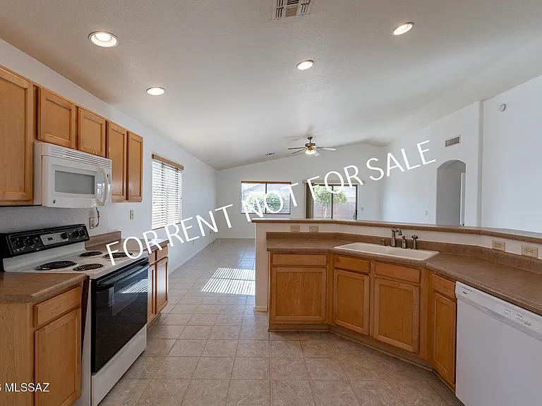 2439 W Rousseau St — Photo 14