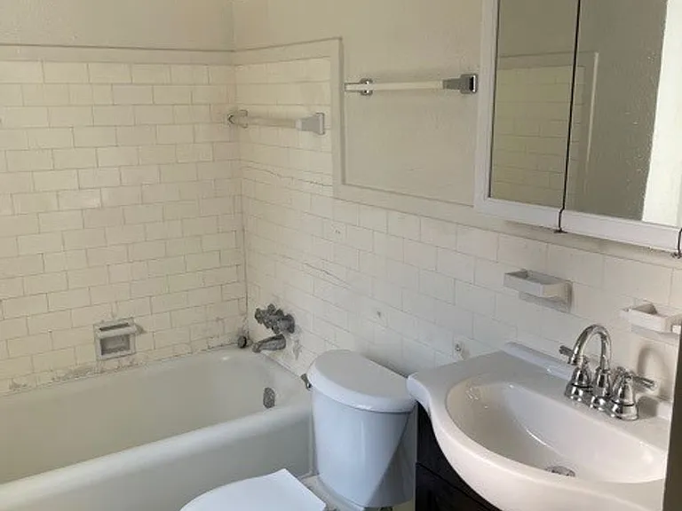 208 McCully St — Photo 8