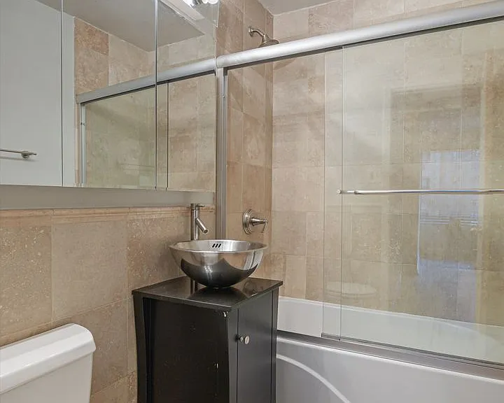 247 E Chestnut St #504 — Photo 13