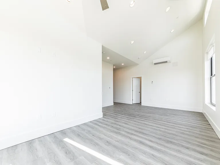 436 E Vermilion St #403 — Photo 4