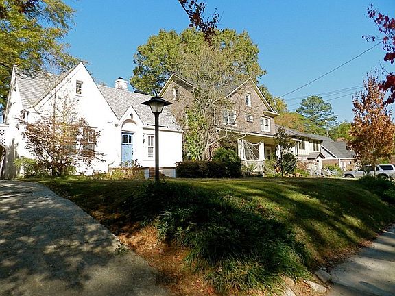 View of surrounding homes