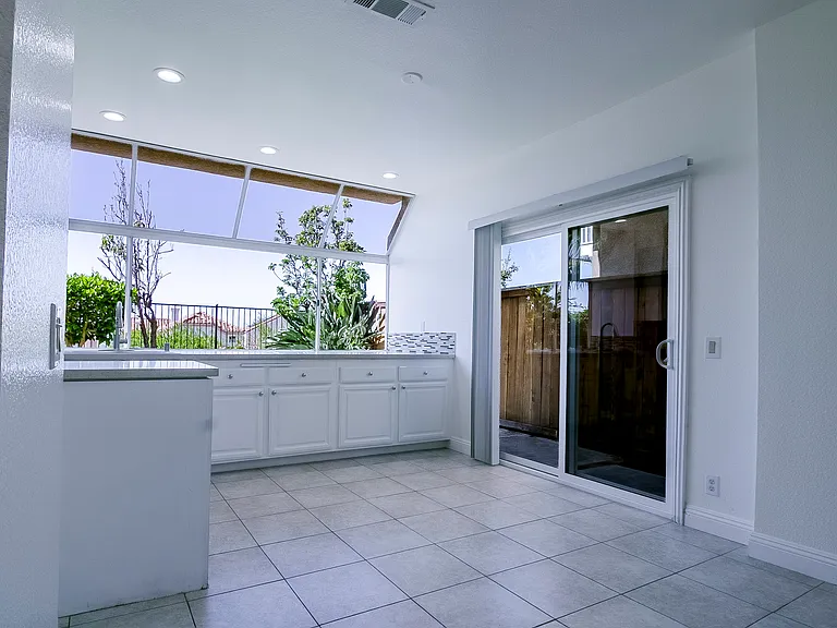 25035 Eaton Ln — Photo 11