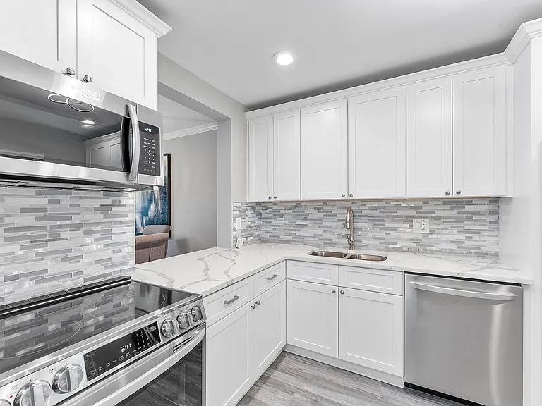 118 Lake Constance Dr — Photo 8