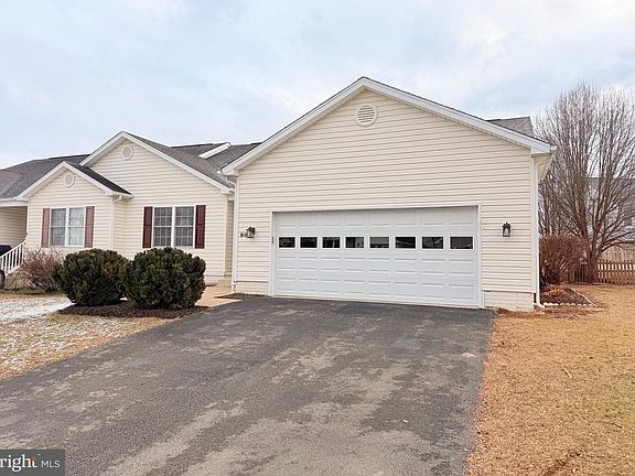 2nd image of 90 Peter Rabbit Dr