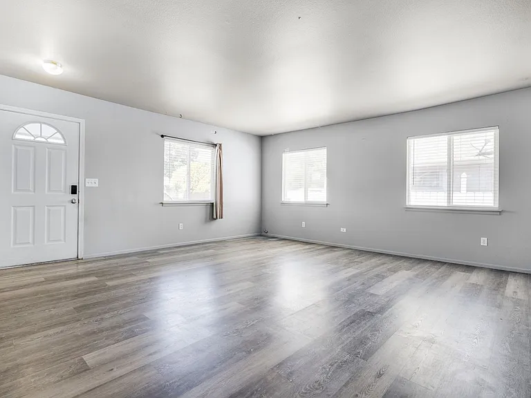 6815 S Warner St — Photo 3