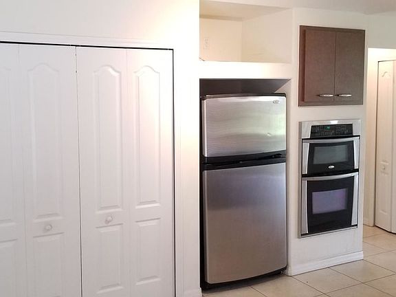 4th image of 2625 SW Cactus Cir