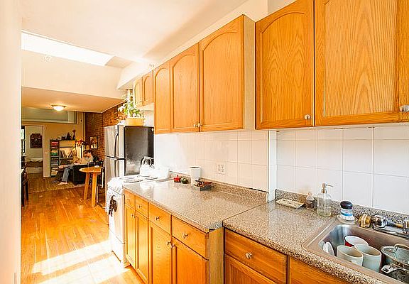 4th image of 419 E 9th St APT 7