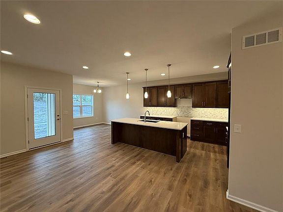 3rd image of 1003 George Ct