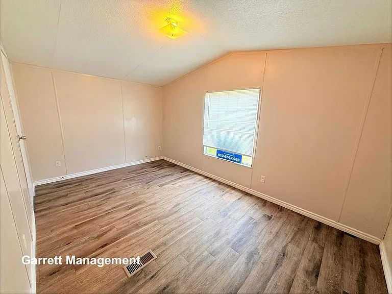 916 Iroquois Dr — Photo 15