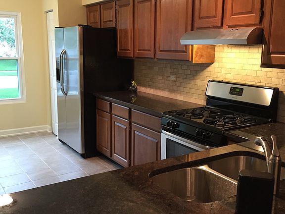 3rd image of 1830 Shetland Rd