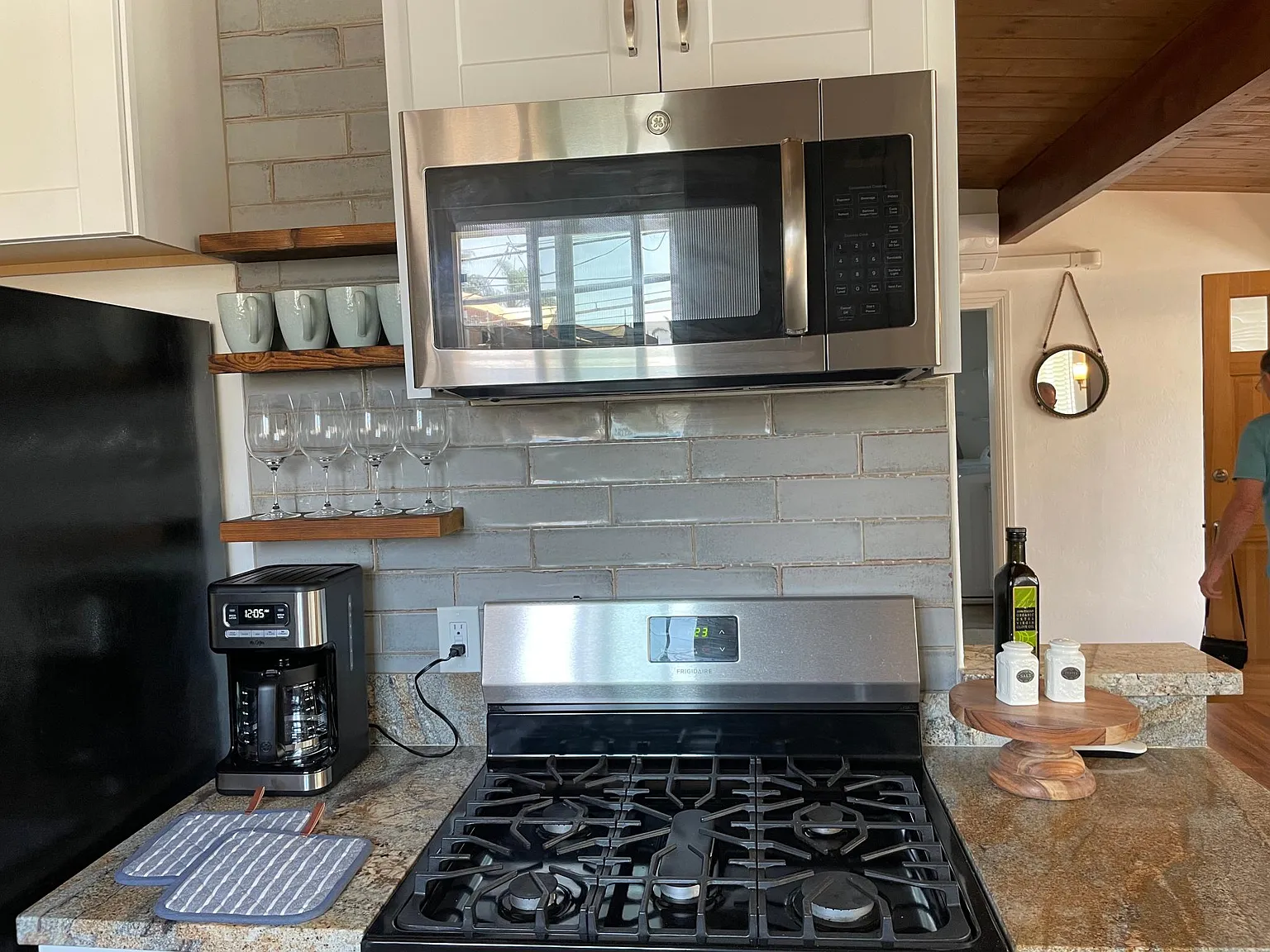 2 bed, 750 sqft, $3,800 — Photo 3