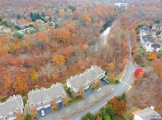 12 Timberline Ln, Oakland, NJ 07436