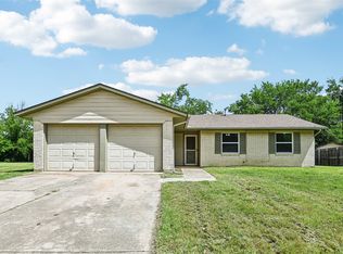 207 Bluebird Cir, Denton, TX 76209