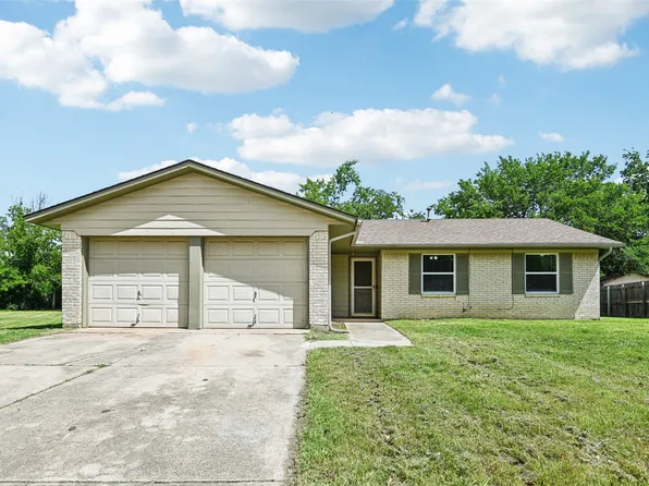 207 Bluebird Cir, Denton, TX 76209