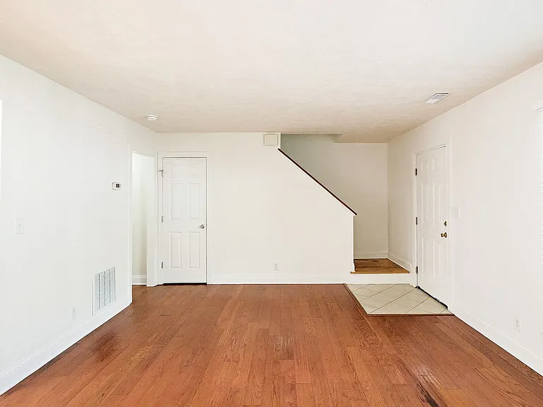 117 Longwood Dr #B — Photo 5