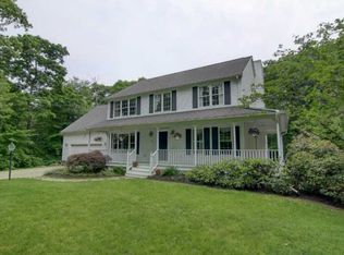 55 Glen Hill Dr, Saunderstown, RI 02874