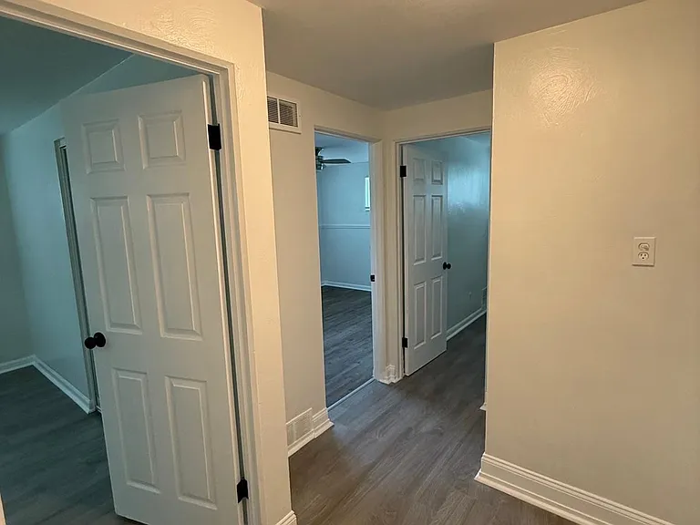 807 Londonderry Dr — Photo 11