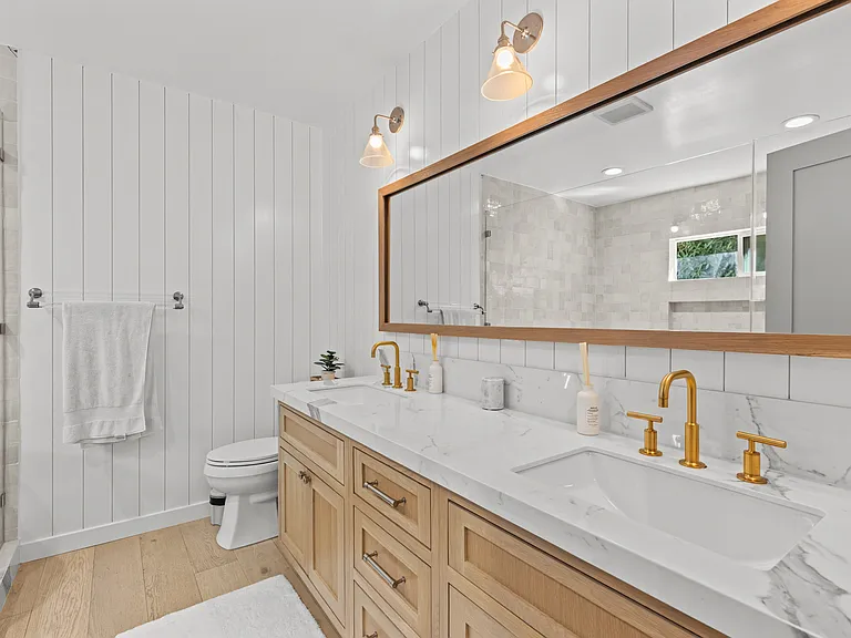14822 Morrison St — Photo 13