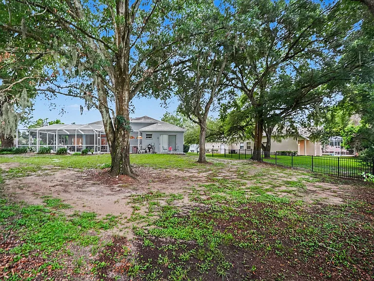 702 Brooker Ridge Ct — Photo 25