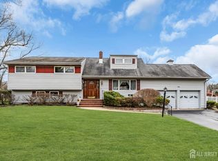 42 Riveredge Rd, Tinton Falls, NJ 07724