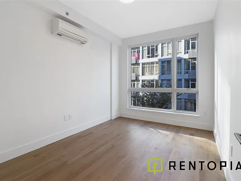 209 N 11th St #7J — Photo 5