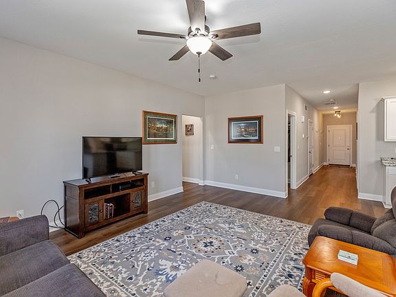 4th image of 248 Bryant Blvd