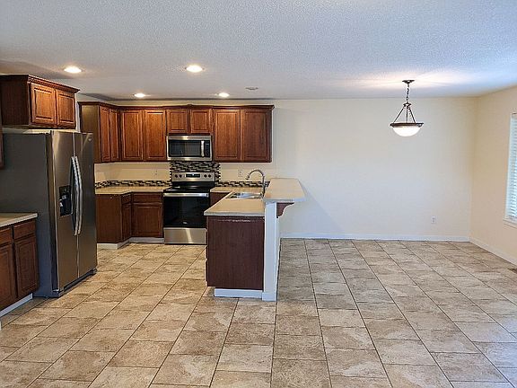 5th image of 5520 NE 69th Ave