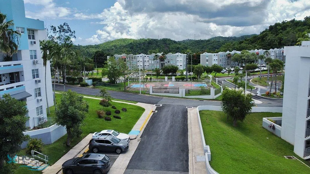 Montecillo Court, Encantada (Condominio) — Photo 2