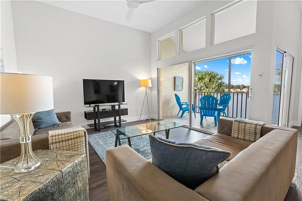 2 bed, 2.0 bath, 1272 sqft, $4,500 — Photo 1