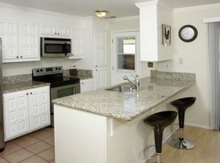 216 Village Cir, Novato, CA 94947