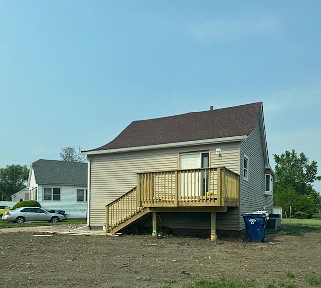 2nd image of 817 Melrose Ct