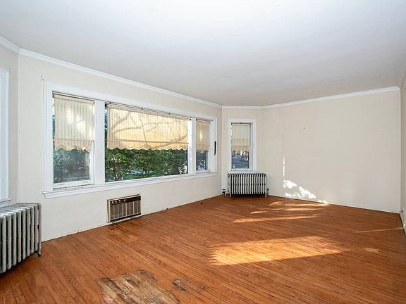 2nd image of 7441 N Rockwell St