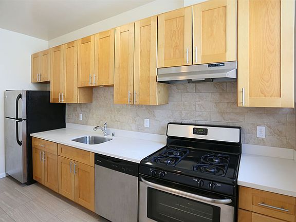 5th image of 1300 Golden Gate Ave #403
