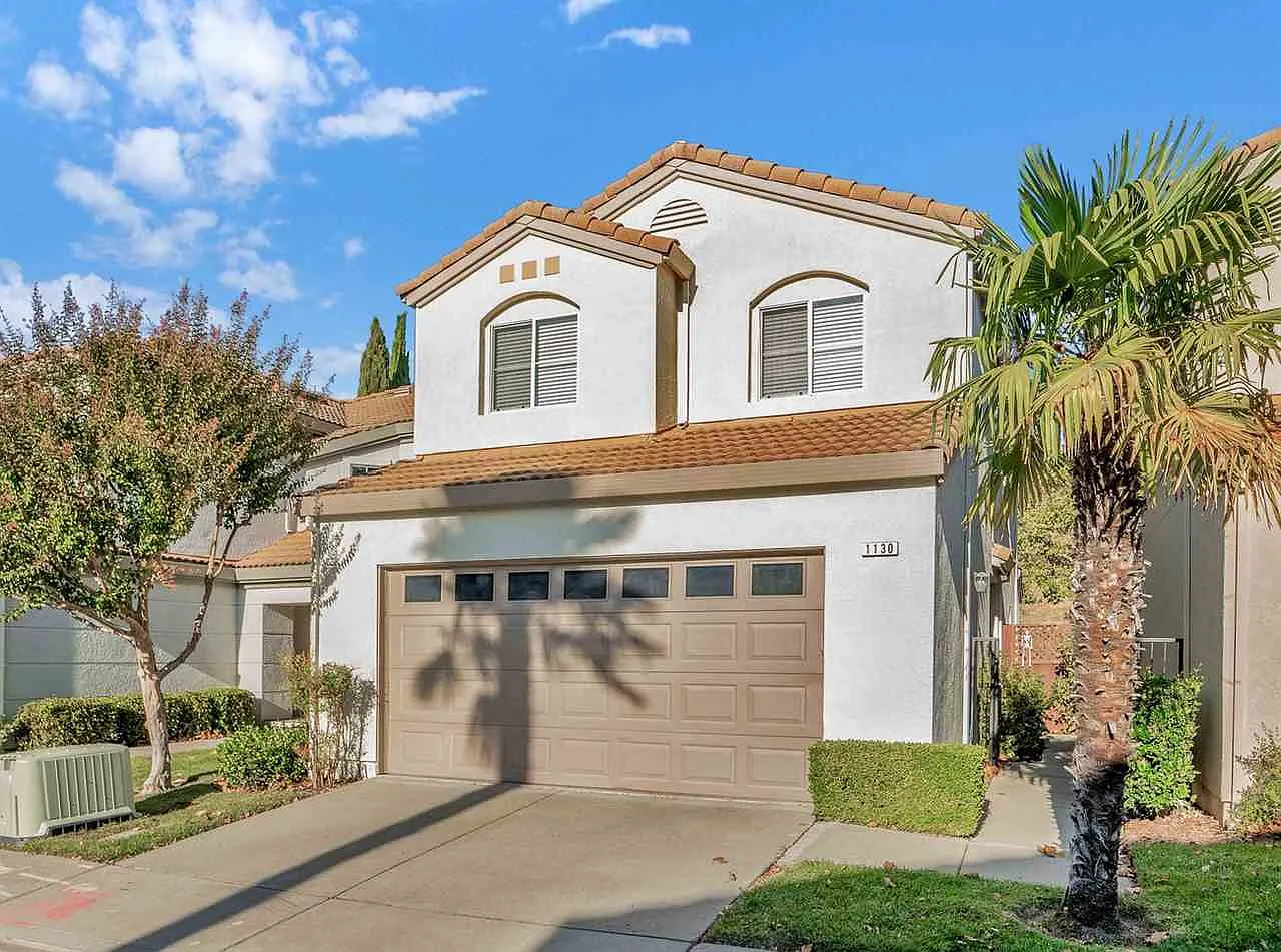 1130 Vista Pointe Cir photo 1