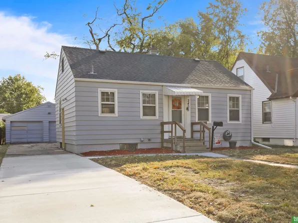 2403 Jefferson St, Bellevue, NE 68005