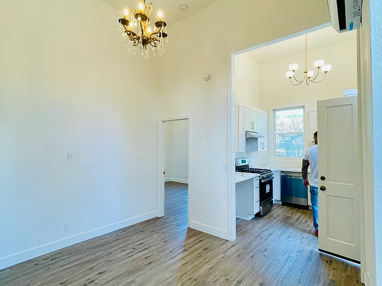 1120 Oak St #3 — Photo 5