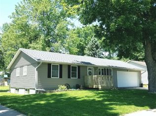 1616 Springdale Dr, Clinton, IA 52732