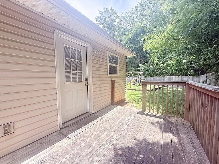 285 E Main St — Photo 11