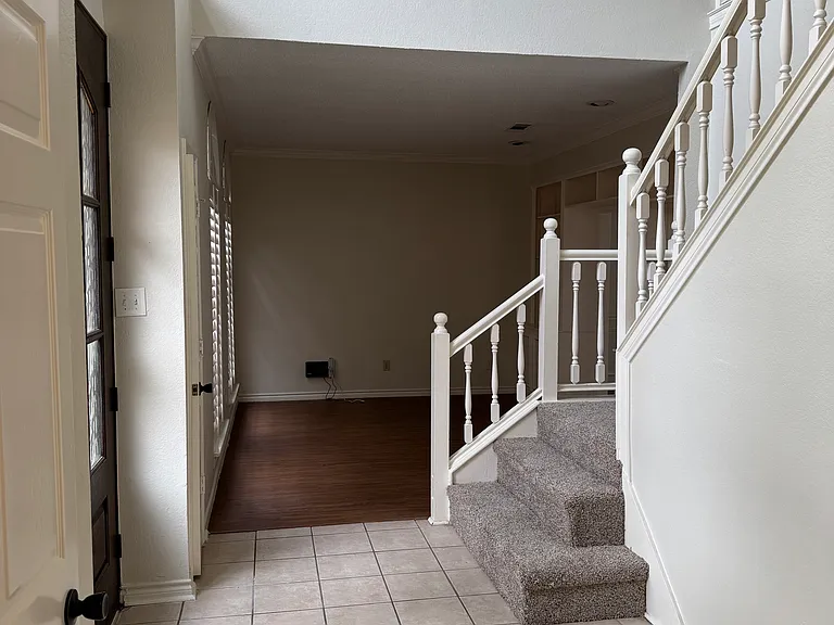 3704 Racquet Ct — Photo 9