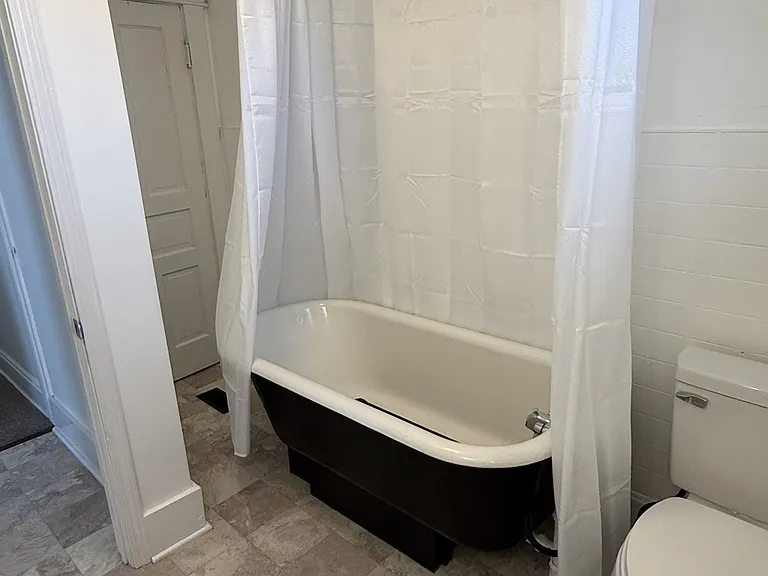 242 Hoover St — Photo 37
