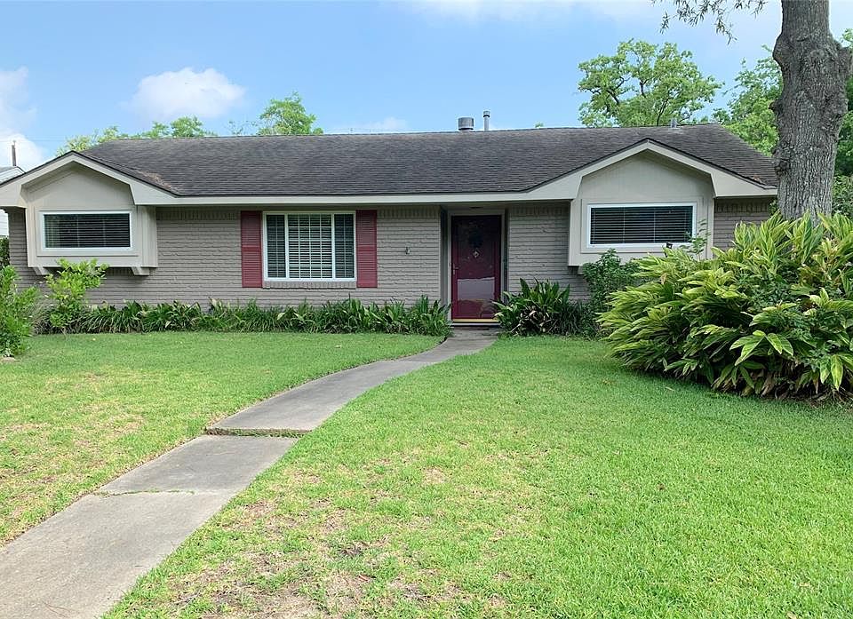 Updated home near medical center. Located on quiet street. Easy freeway access. AC & Furnace replaced in 2016.