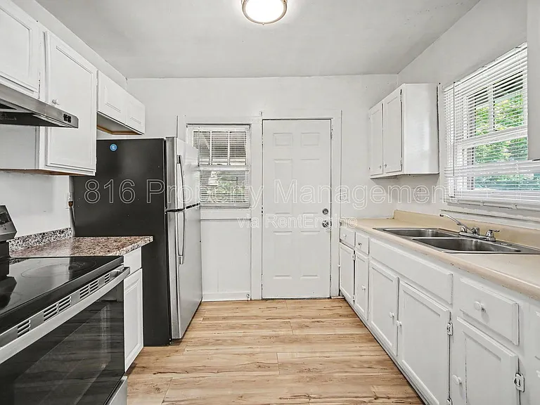 6431 S Benton Ave — Photo 7