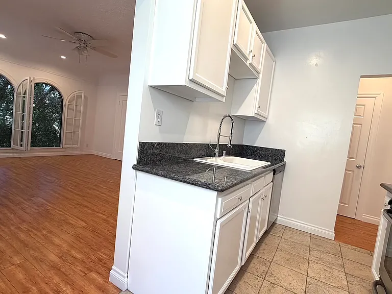 422 N Spaulding Ave #5 — Photo 15