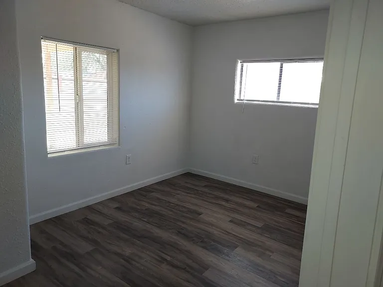 228 Vermont St NE — Photo 8